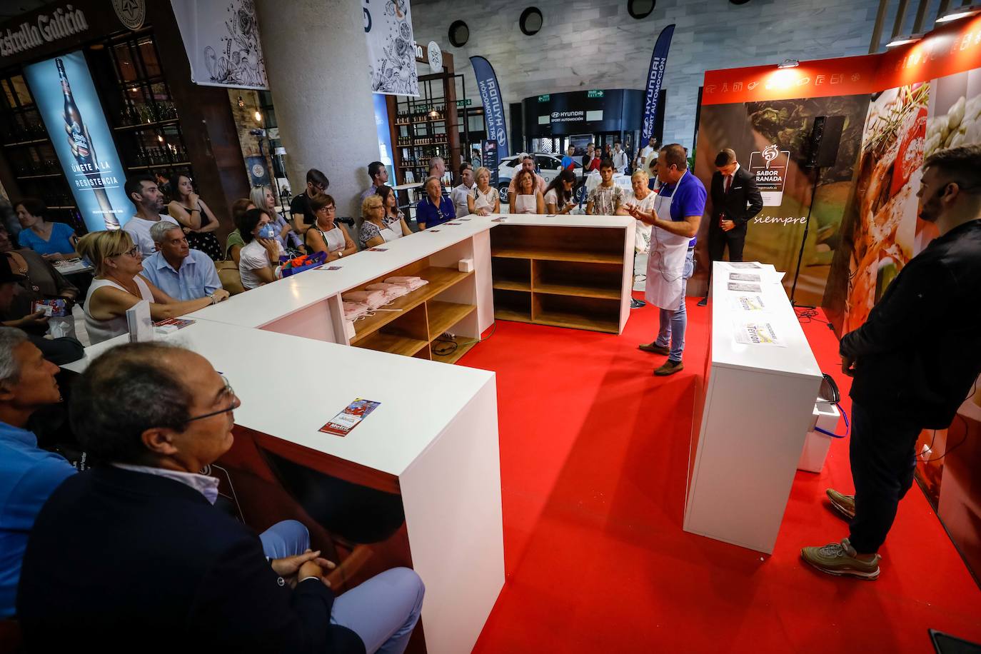 Los asistentes han podido disfrutar de varias catas durante la jornada del viernes