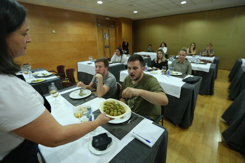 Los asistentes han podido disfrutar de varias catas durante la jornada del viernes