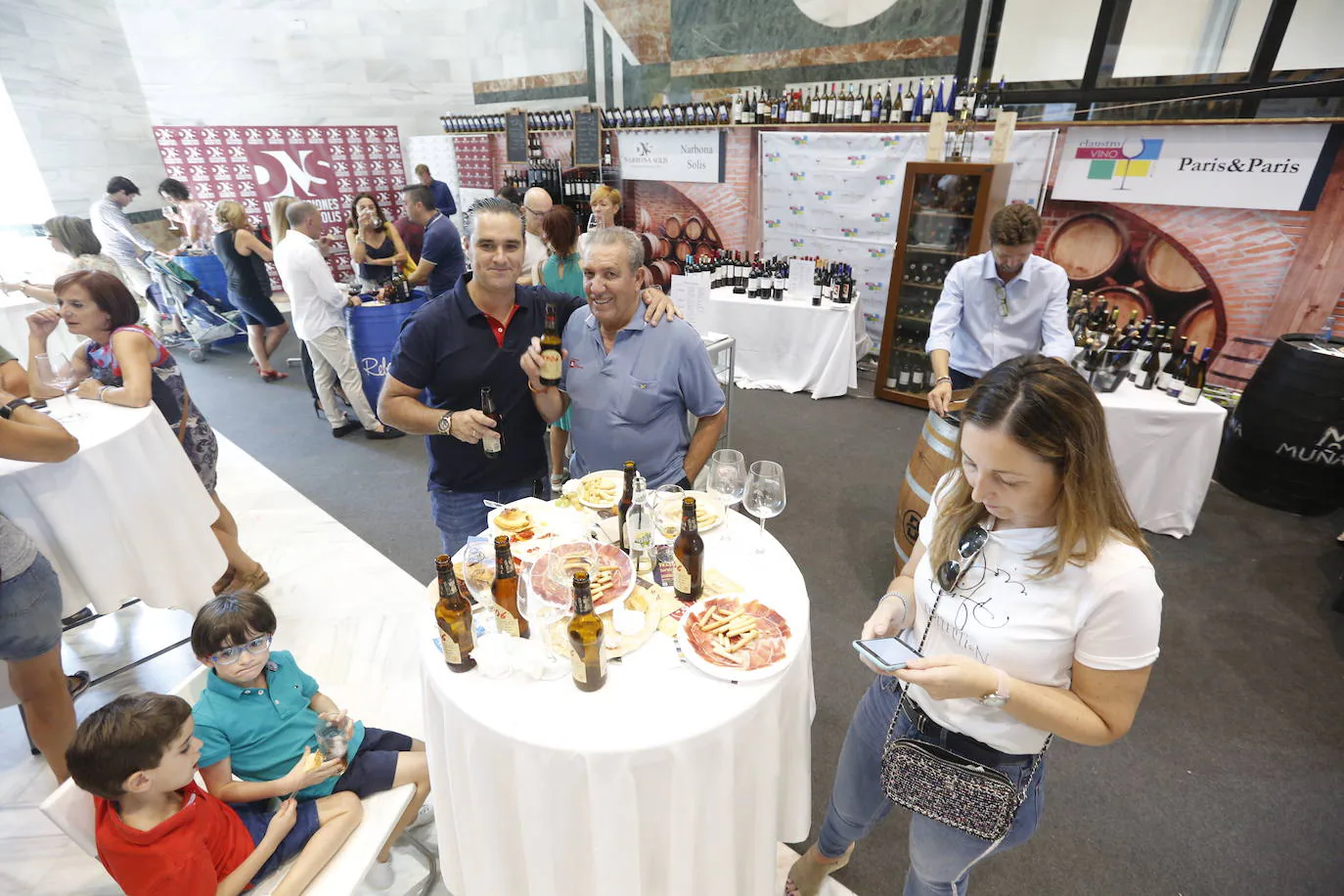 Magnífico ambiente en la zona dedicada a estos locales en el Palacio de Congresos