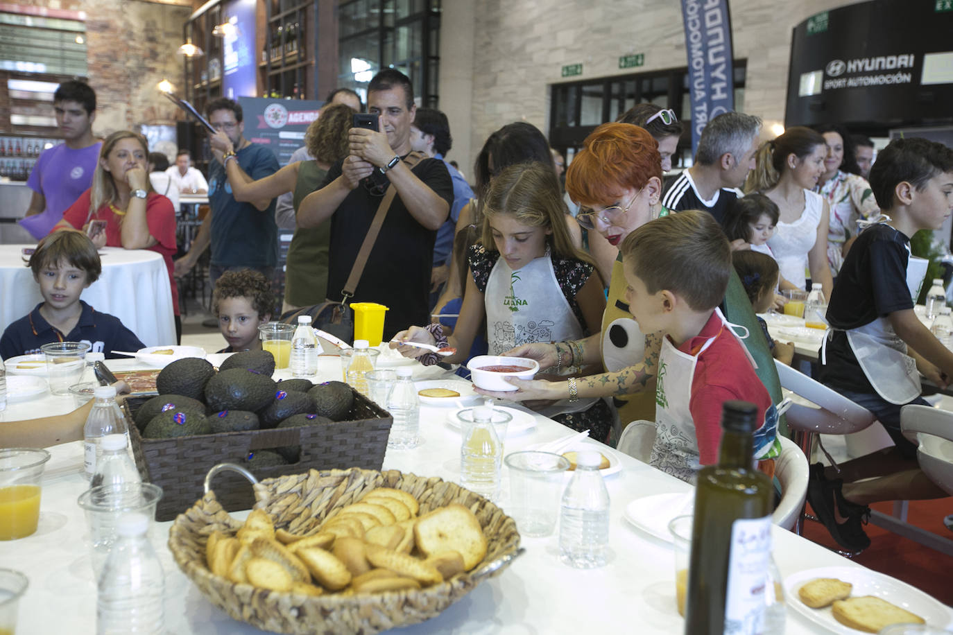 Los más pequeños aprenden a desayunar en los talleres del Gourmet