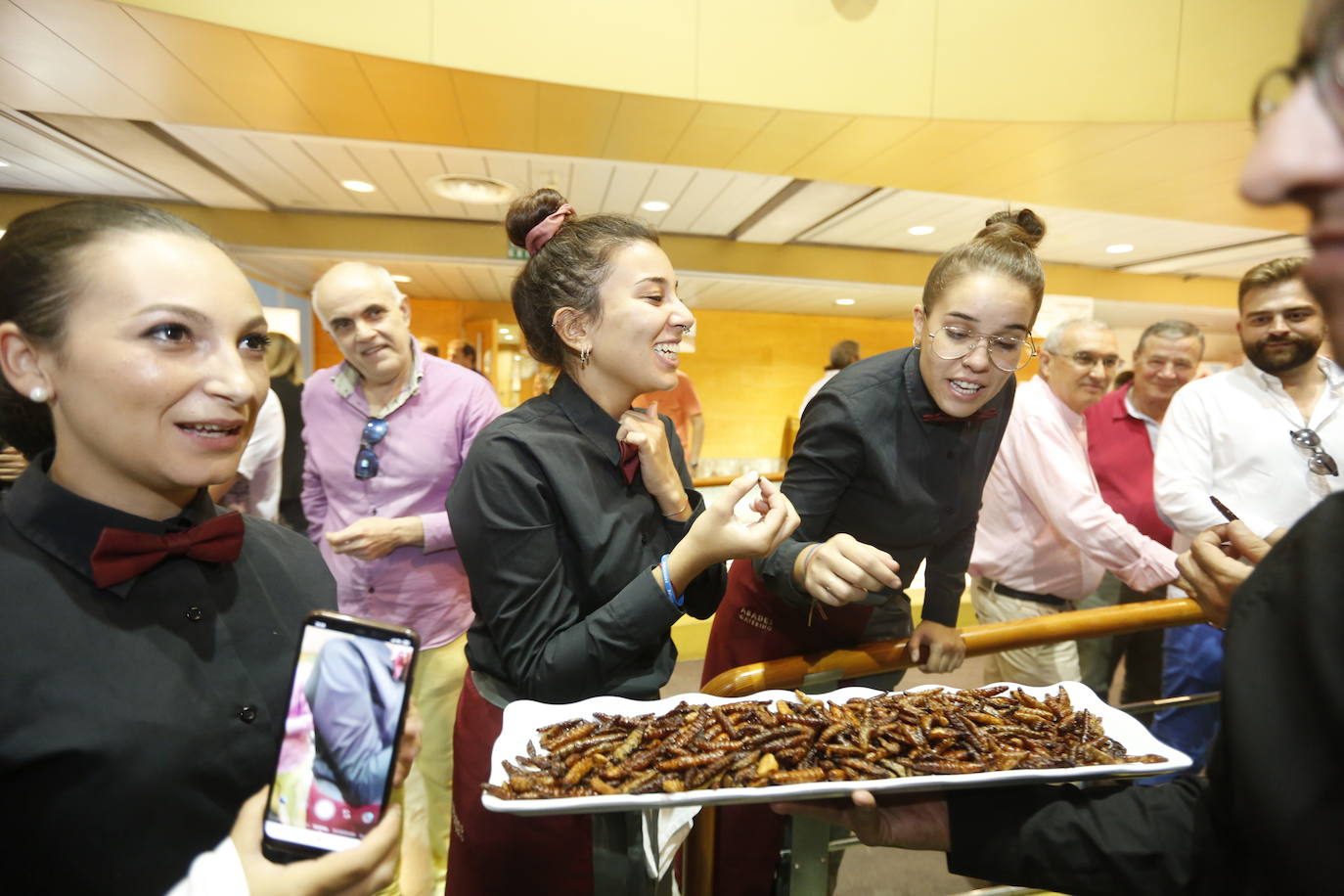 Chicatanas, chapulines, que son los saltamontes mejicanos, gusanos rojos y blancos o los escamoles fueron los protagonistas de la cata