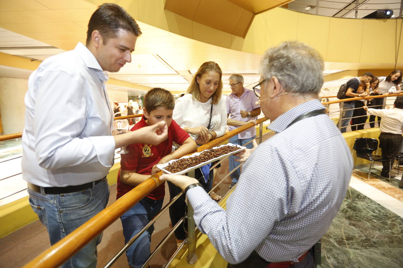 Chicatanas, chapulines, que son los saltamontes mejicanos, gusanos rojos y blancos o los escamoles fueron los protagonistas de la cata