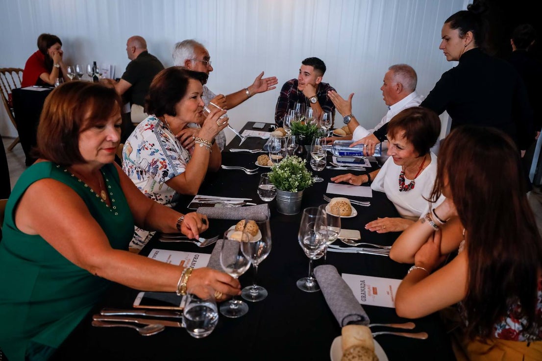 Carme Ruscalleda recibe el premio de Granada Gourmet, un congreso que se ha rendido a su cercanía y sencillez