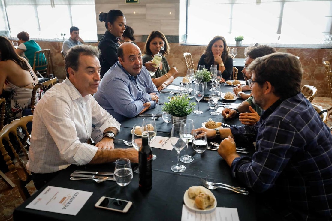 Carme Ruscalleda recibe el premio de Granada Gourmet, un congreso que se ha rendido a su cercanía y sencillez