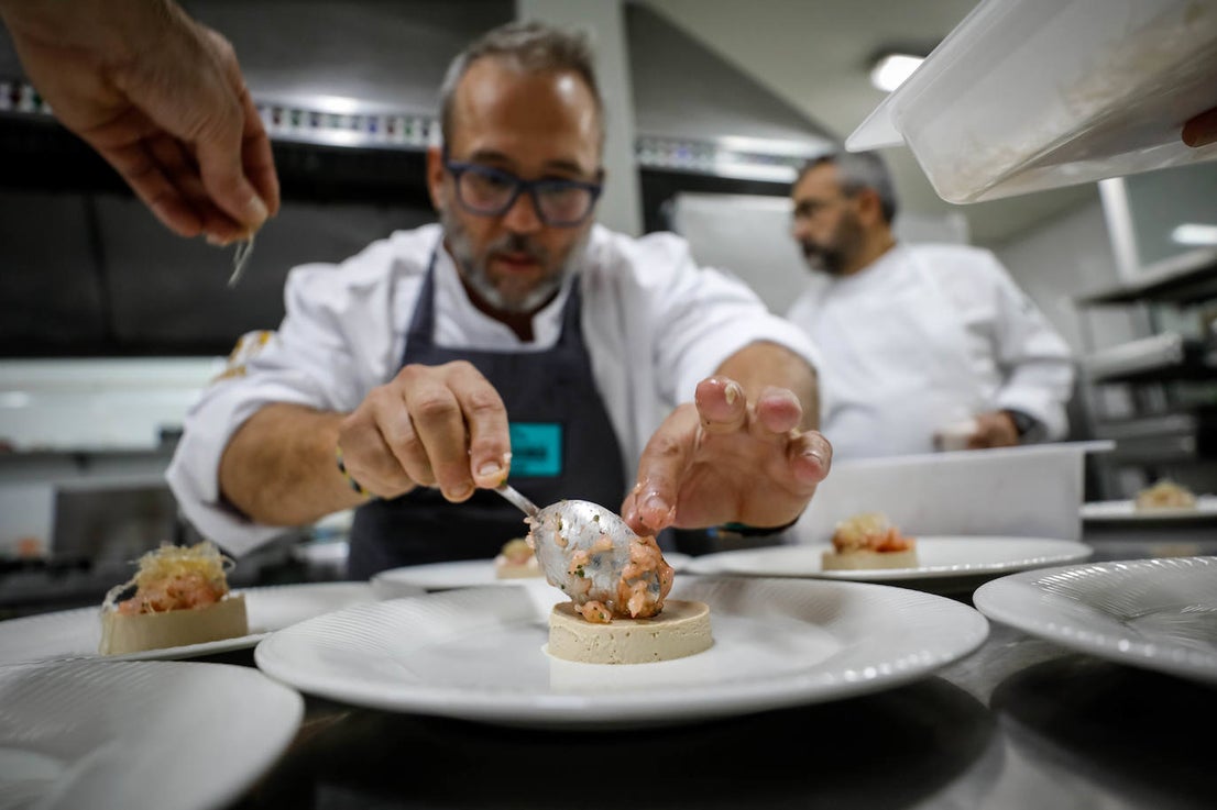 Carme Ruscalleda recibe el premio de Granada Gourmet, un congreso que se ha rendido a su cercanía y sencillez