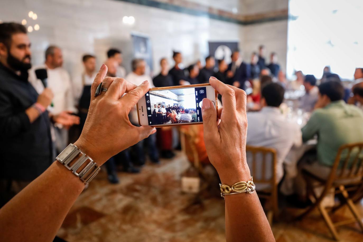 Carme Ruscalleda recibe el premio de Granada Gourmet, un congreso que se ha rendido a su cercanía y sencillez