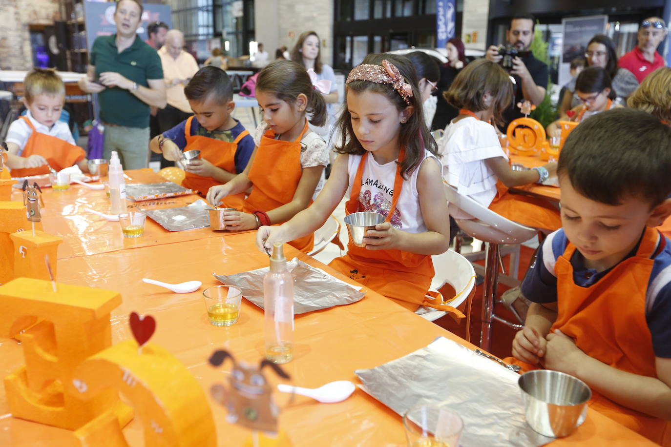 El día se empieza reciclando con los más pequeños