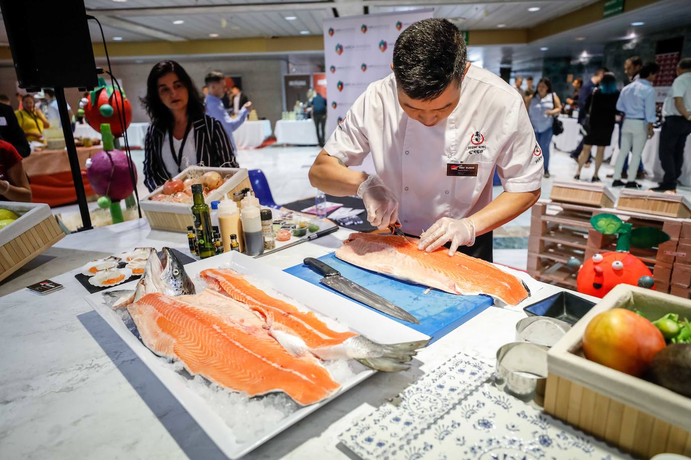 Un experto en cocina japonesa desvela los secretos del ronqueo del salmón