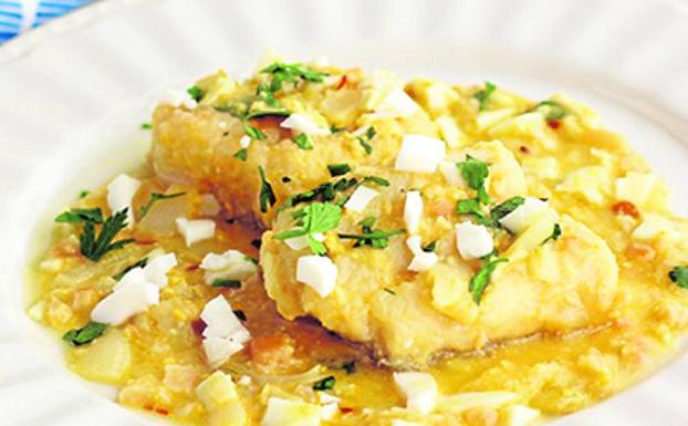 Receta para preparar de forma fácil un bacalao en amarillo con almendras