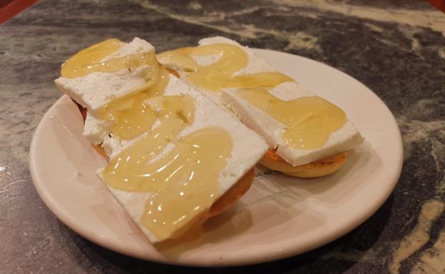 De queso frescso con miel de romero.