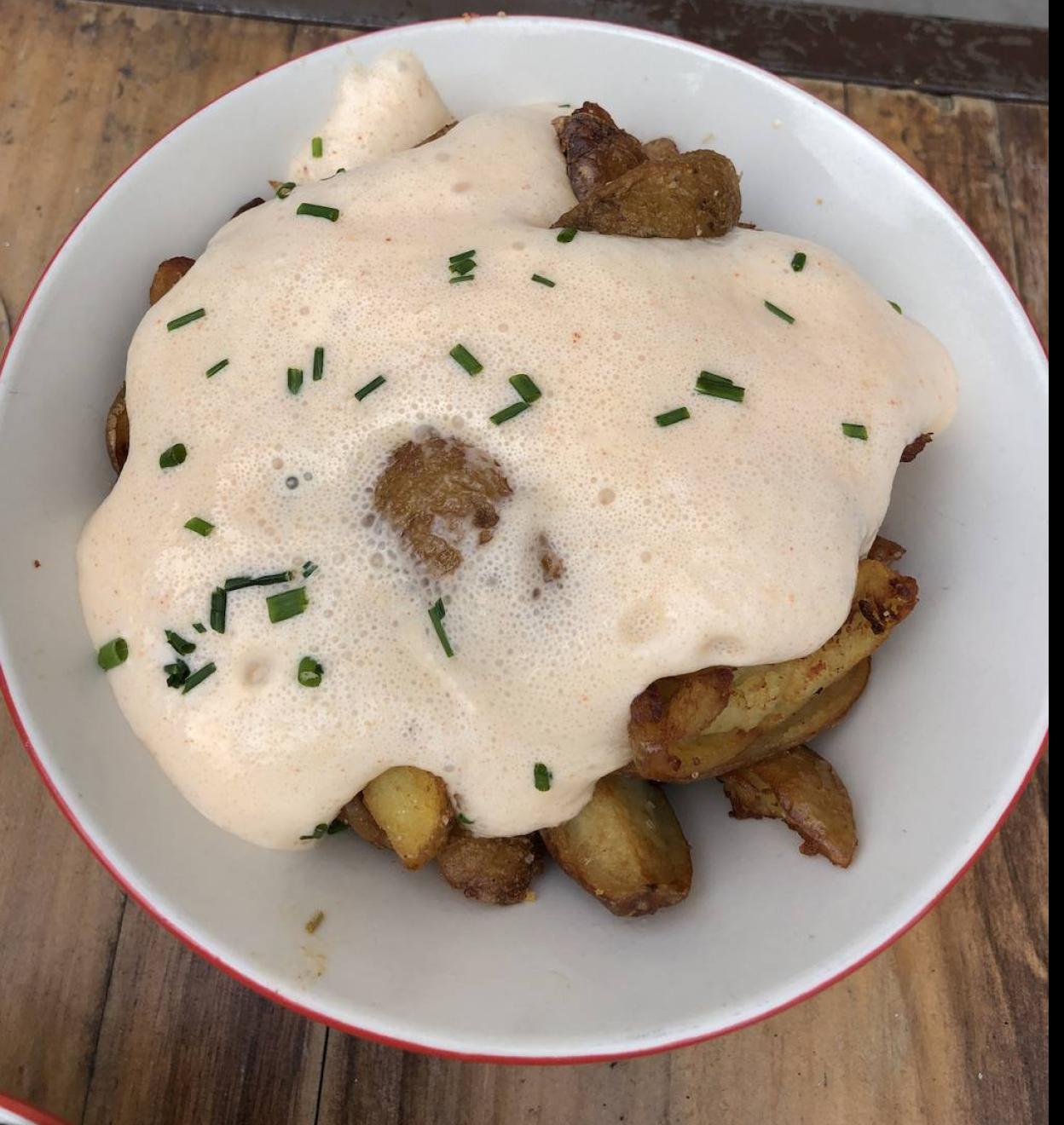 Unas patatas que, a pesar de no ser bravas, sí estaban muy sabrosas. 