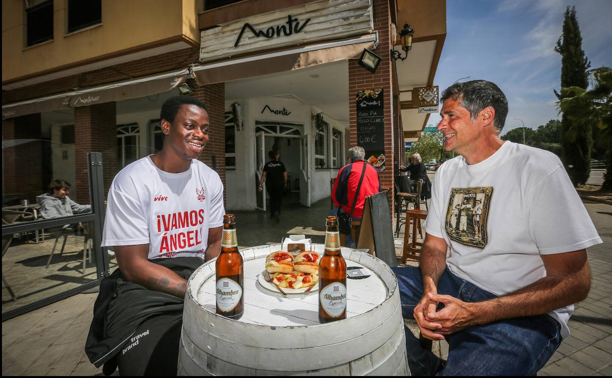 Una cerveza Alhambra con... | Thomas Bropleh, jugador de baloncesto: «Pedí una cocina con horno para poder cocinar»