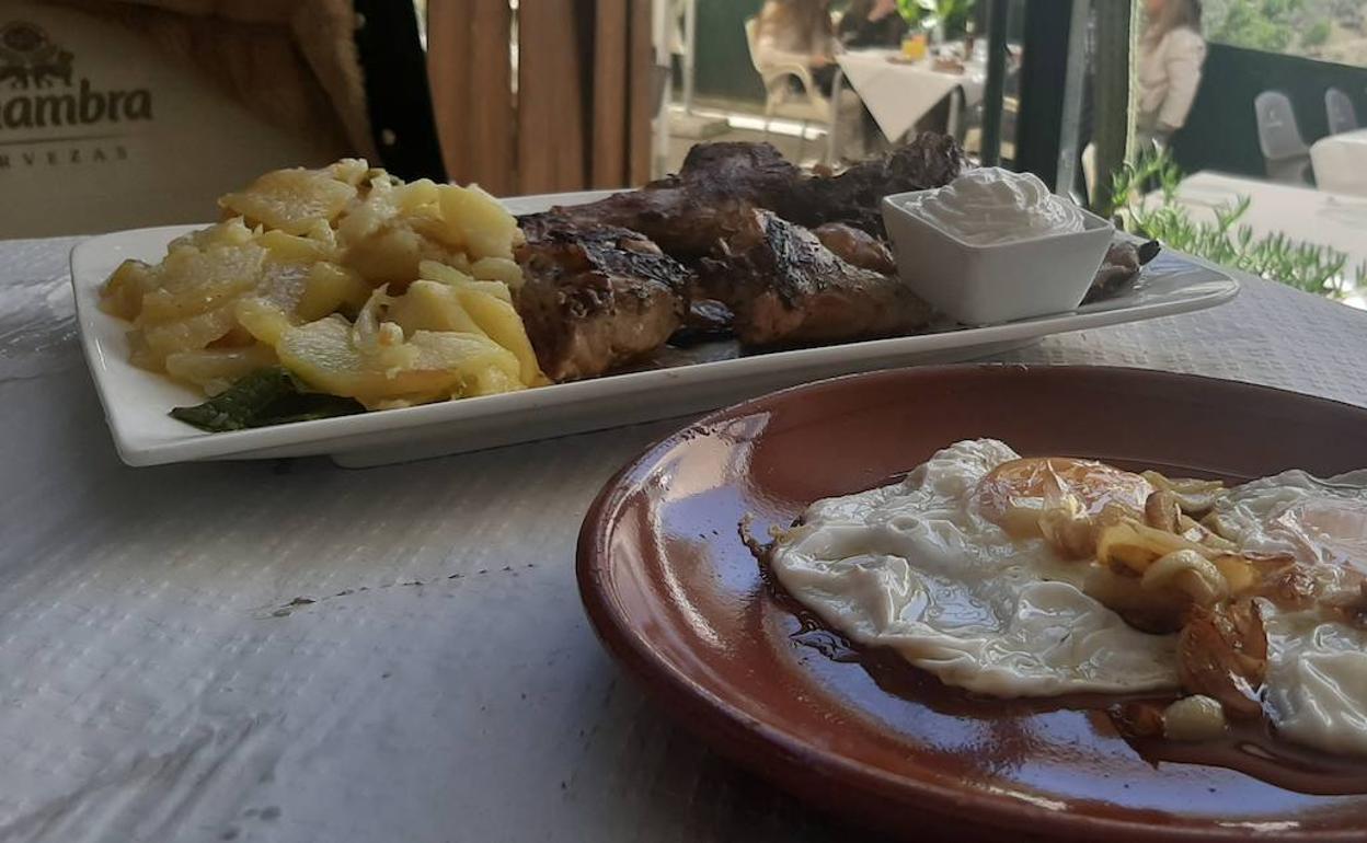 Conejo a la brasa con patatas a lo pobre, de El Puntarrón