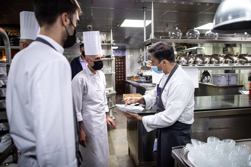 La cocina hecha arte ha sido la constante del menú con estrella Michelin que se ha disfrutado hoy en Ruta del Veleta