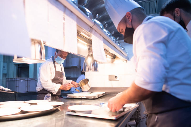 La cocina hecha arte ha sido la constante del menú con estrella Michelin que se ha disfrutado hoy en Ruta del Veleta