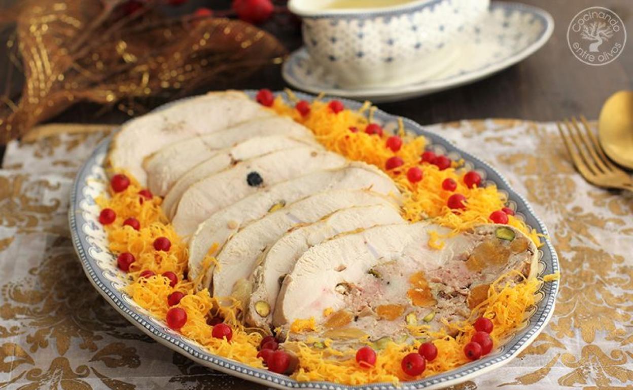 Pollo de Navidad relleno con pistachos y albaricoques | Ideal