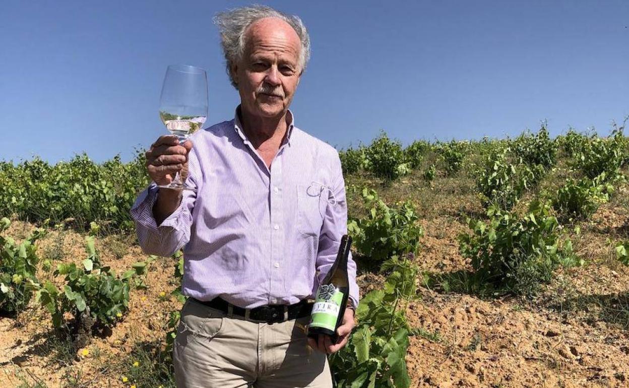 Brindis del enólogo Antonio López en plena Alpujarra.