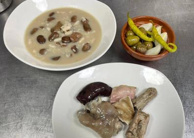 Imagen secundaria 1 - 1. Contundentes y sabrosos platos de cuchareo para disfrutar en Manigua | 2. Platos de cuchara que buscan innovar. | 3. Juan Carlos Hita en la cocina de La Casona de Santiago.