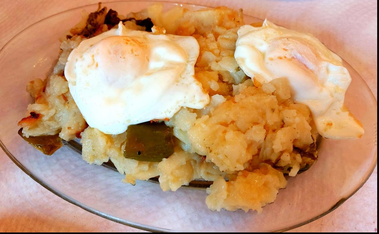 Papas a lo pobre con huevos, de 'Casa Macareno'