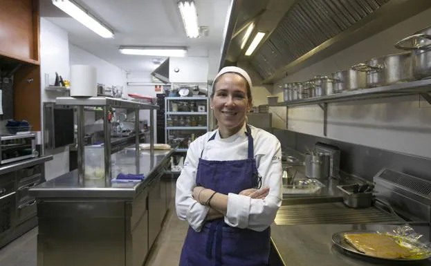 Lola Marín, cocinara del Restaurante Damasqueros en la capital de Granada.