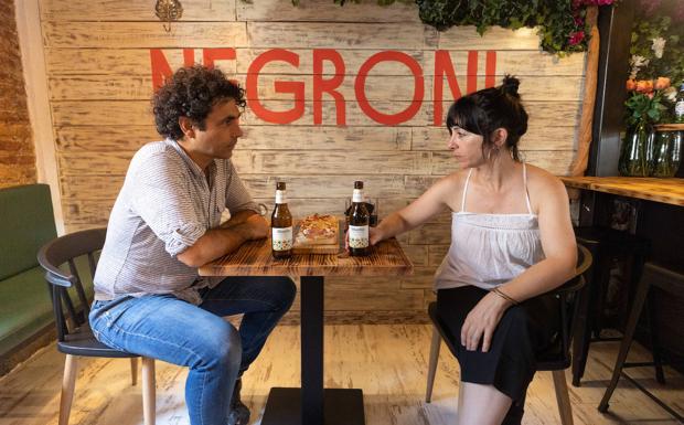 Ramón Rodríguez y María Vallejo, núcleo de duro de Fandila, hablan de viajes gastronómicos en Negroni.
