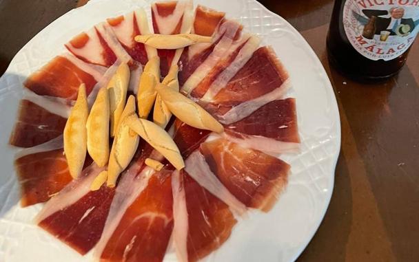 Plato de jamón de la caseta El Salero. 