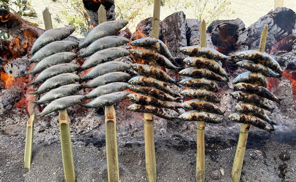 Los espetos de sardinas del Tito Yayo, pistoletazo de la salida al verano gastronómico en la Costa Tropical.