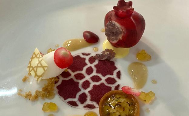 Granada, muy presente en el plato.
