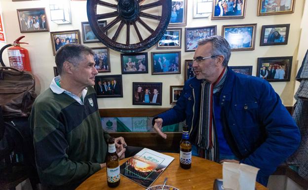 Juan Manuel Cid glosa en el Mesón Alegría las bondades de la gastronomía de Orán. 