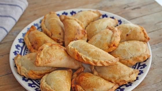 Empanadillas de vigilia de atún con tomate