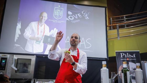 «Trabajar con aceite de oliva virgen extra ahorra grasa, por eso es el más saludable»