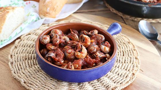 Caracoles con tomate, cebolla y cayena