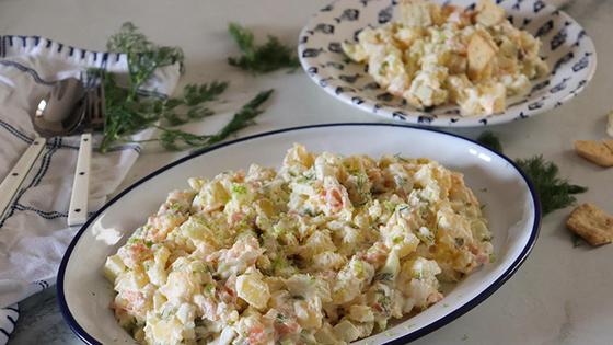 Ensaladilla con salmón ahumado y patatas