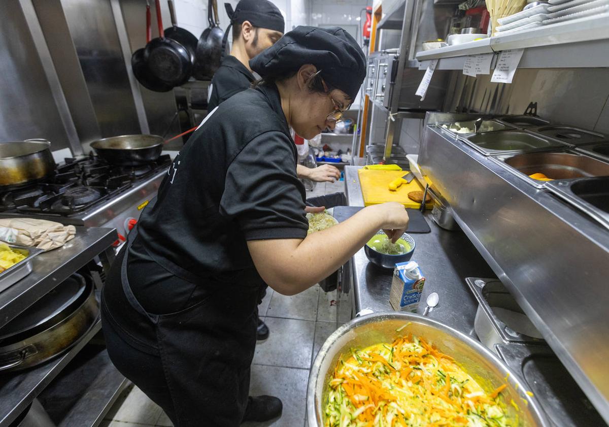 Imagen principal - Sopas frías para decir adiós al verano desde Granada