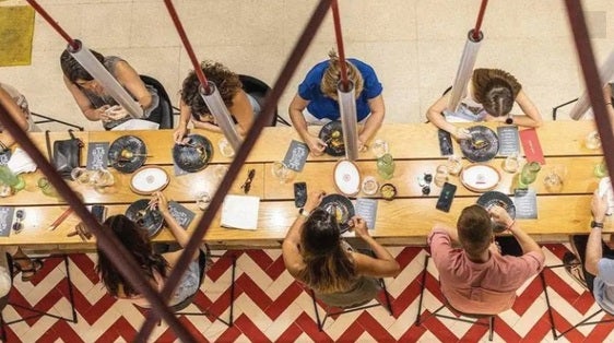 Comer en el mercado