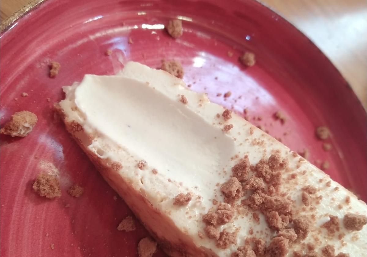 Imagen principal - De la gestión de empresas a hacer deliciosas tartas en Granada