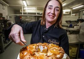 Cristina Ocete y un roscón de Reyes de Tartas Cristina.