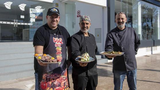 Un mercado gourmet bañado por el mar