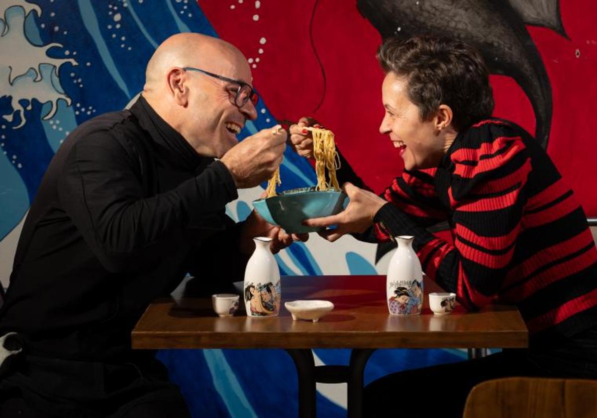 Emilio Varela y Sandra Navarro en su Noodle Rest.