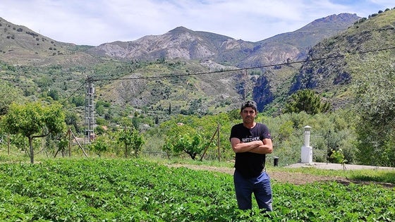 El agricultor «ancestral» de Granada que cultiva los productos de un conocido restaurante