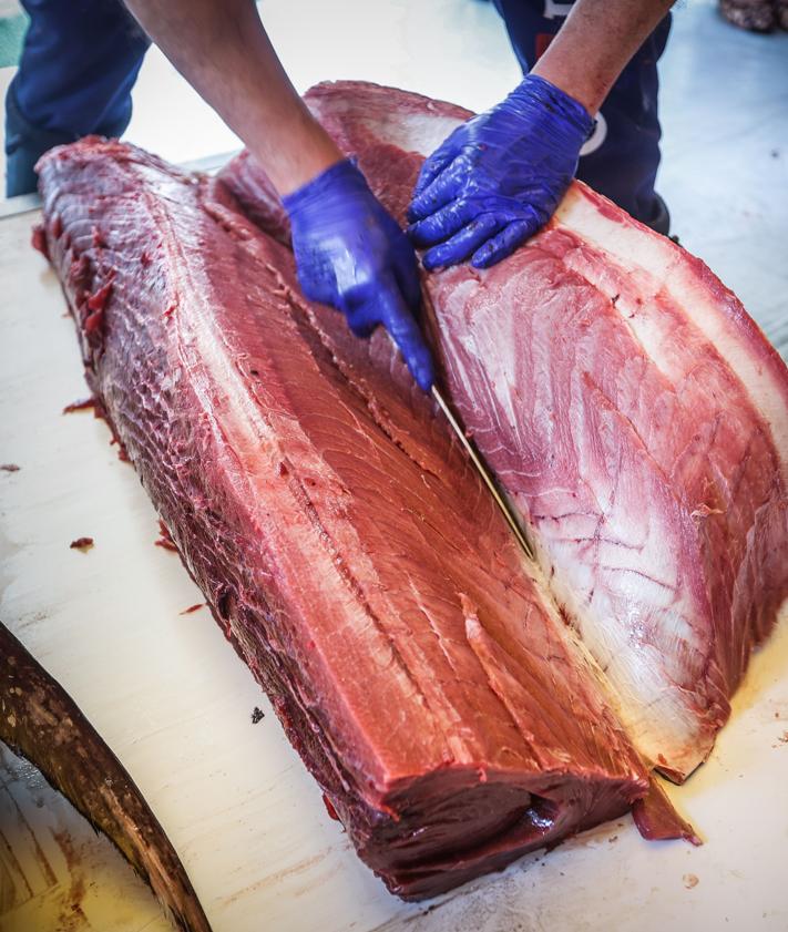 Imagen secundaria 2 - El atún rojo salvaje de almadraba, protagonista en Asador Curro