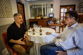 Francisco Galisteo habla en el Asador Curro de las relaciones entre física, química y cocina.