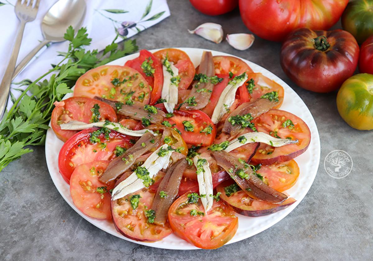 Receta ensalada de tomates con anchoas y boquerones