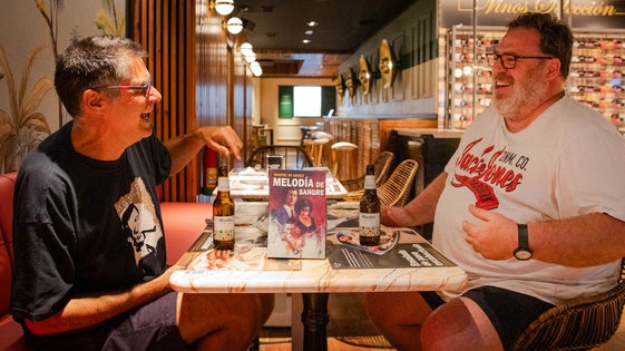 «Trato de plasmar el proceso real español en mis novelas»