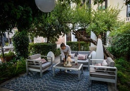 El jardín-terraza del Hotel Palacio de los Patos.