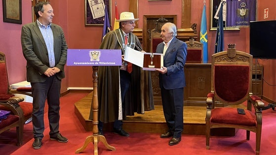 El cocinero granadino José Pedraza recibe la Manzana de Plata de Villaviciosa