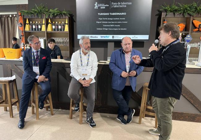 Pepe Torres, de Bodegas Castañeda, defendió la forma de vida 'tabernícola'.