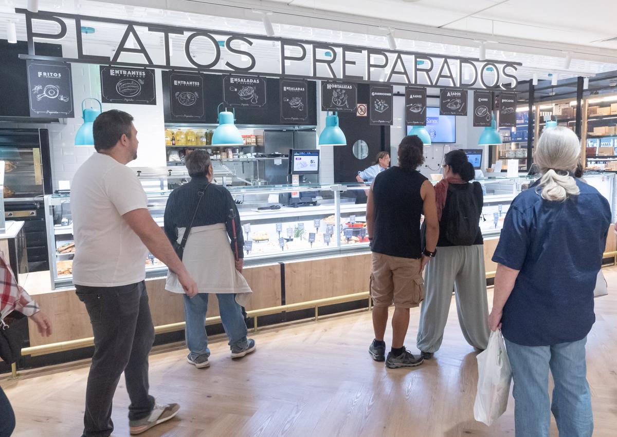 Imagen secundaria 1 - El nuevo espacio gourmet de Granada lleno de «productos prémium»