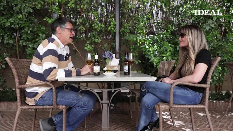 Una alhambra con Clara González y su alter ego Clarise Dumont