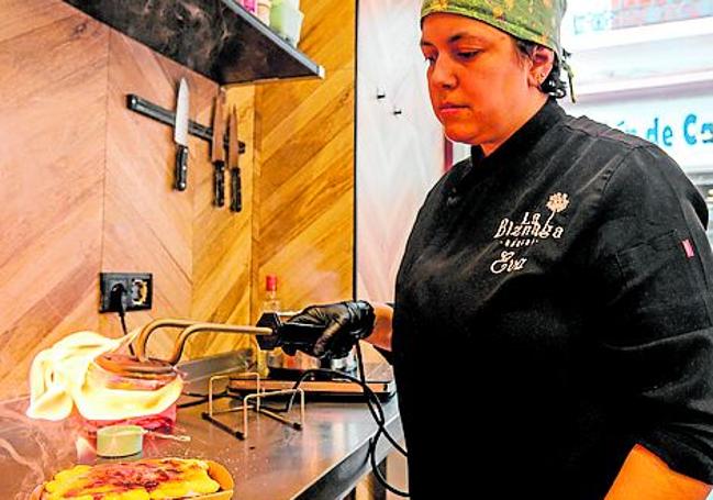 Eva Santiago elabora todos los productos en su obrador de forma artesana.